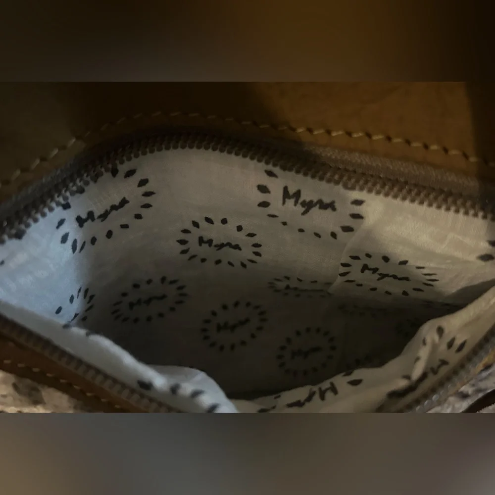 Myra PARADIGM POUCH - Picture 8 of 10